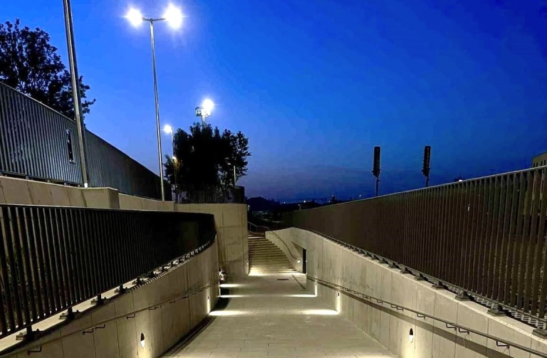 v noci 2